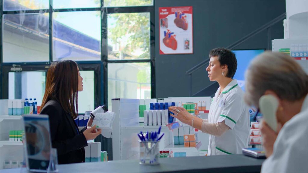 Top Reasons To Choose A Local Pharmacy In Brampton Over Big Chains